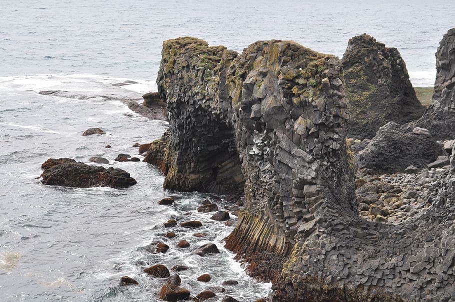 Islandia, lava, playa, agua, roca, piedra negra, erosión, pared empinada, mar, roca - objeto
