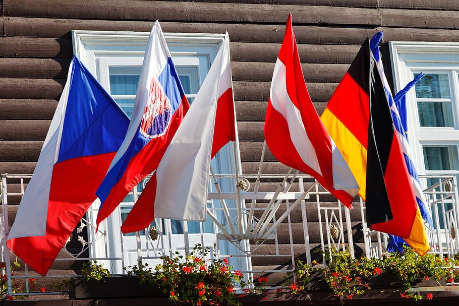 surtido, banderas, colgantes, valla, austriaco, colorido, país, checo, polaco, eslovaco