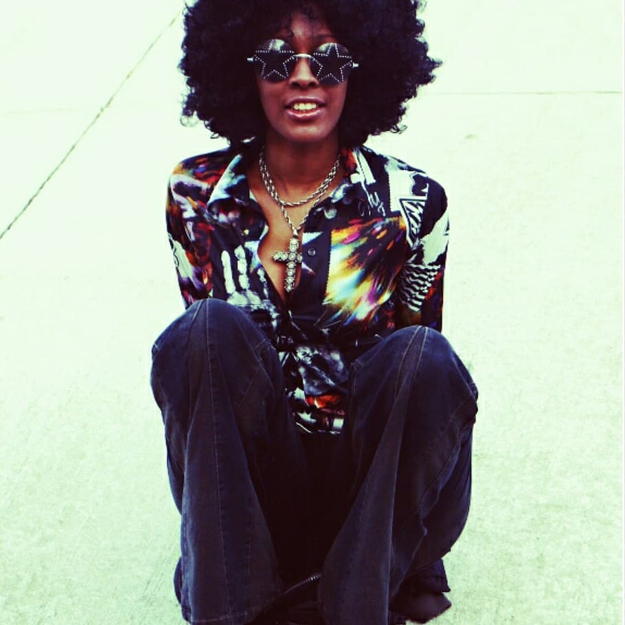 woman, wearing, white, black, brown, button-up, long-sleeved, shirt, afro, hair