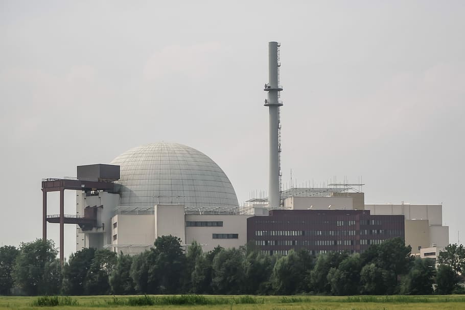 blanco, cúpula, verde, árboles, durante el día, planta de energía nuclear, Brokdorf, energía, energía nuclear, fisión nuclear