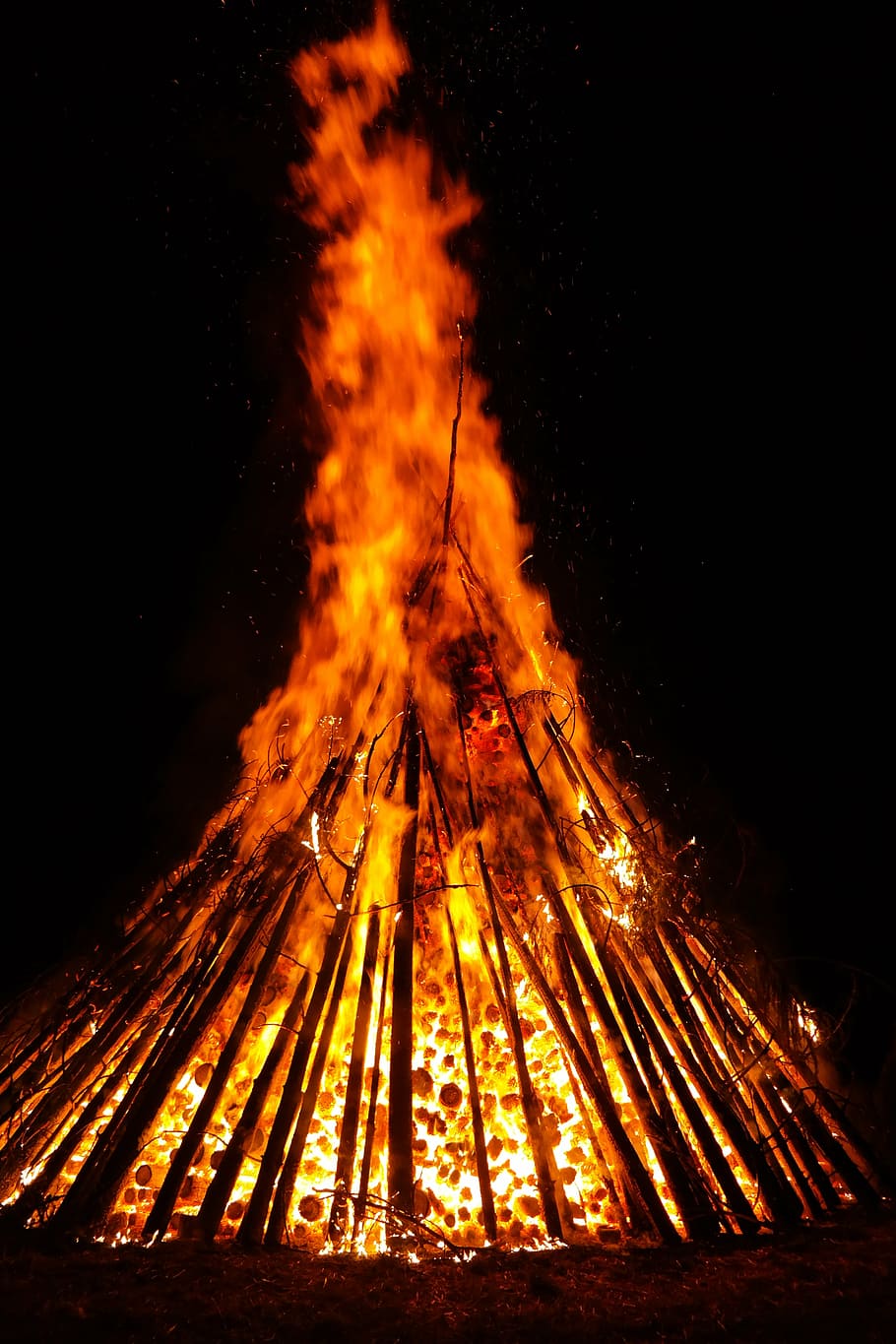 orange, black, bonfire, fire, flame, embers, glow, hot, heat, burn