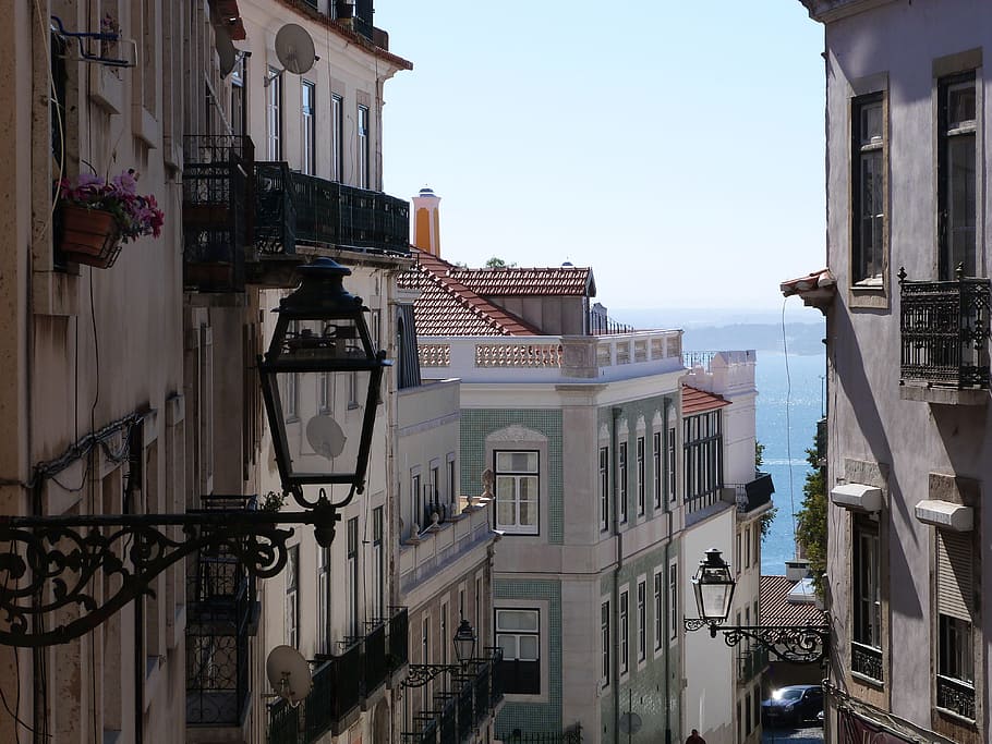 リスボン, 海, リスボア, 建物の外観, 建築, 構築された構造, 建物, 都市, 空, 住宅街