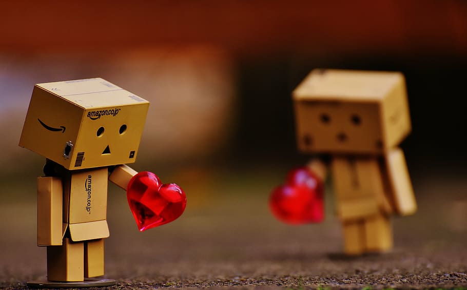 danbo, shallow-focus shot, figures, love, longing, miss, heart, separation, separated, funny cute