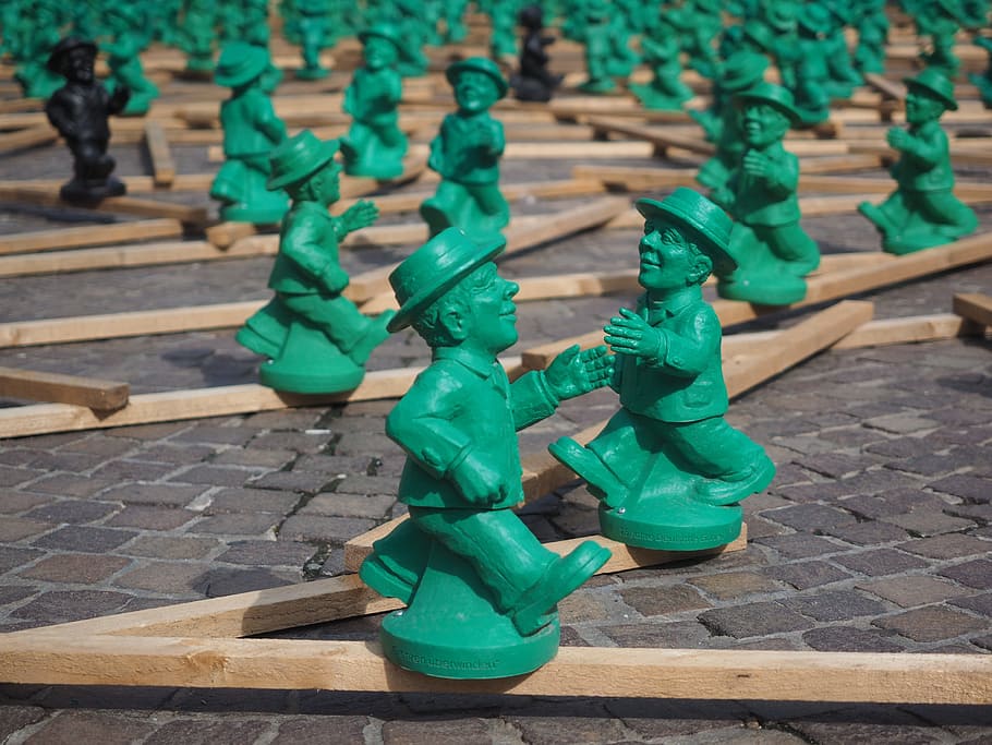 karya seni, simbol persatuan, pria hijau, seni, simbol unit, pria hijau kecil, frankfurter römerberg, frankfurt, tempat menarik, kota tua