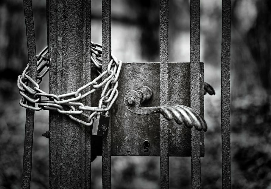 grayscale photo, lock, gate, black and white, castle, closed, chain, metal gate, door handle, goal