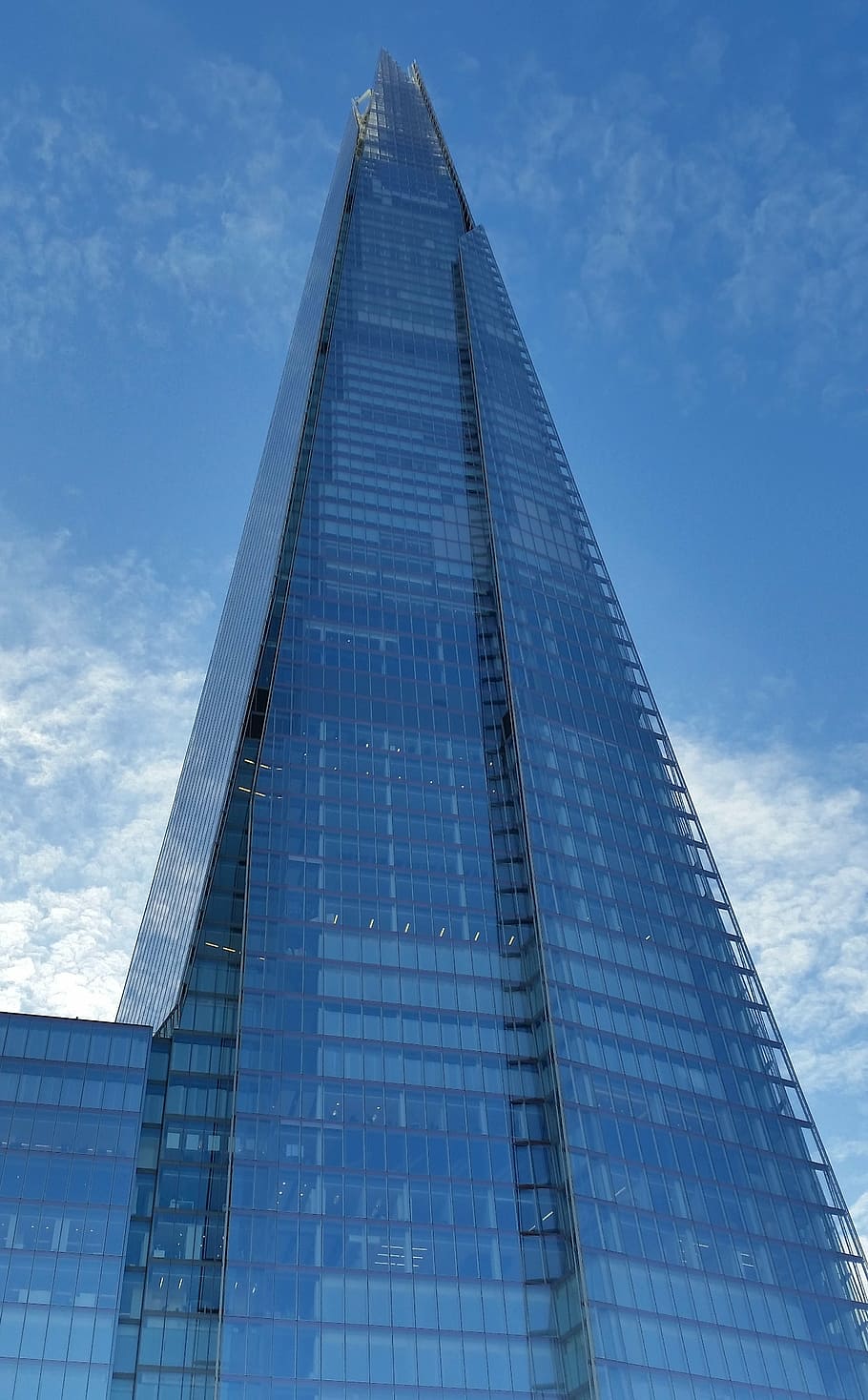 the shard, skyscraper, london, architecture, landmark, modern, contemporary, built structure, sky, tall - high