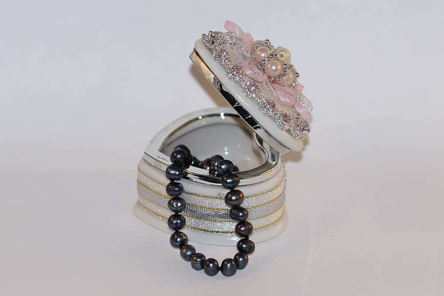 jewelry-pearl-box-necklace.jpg