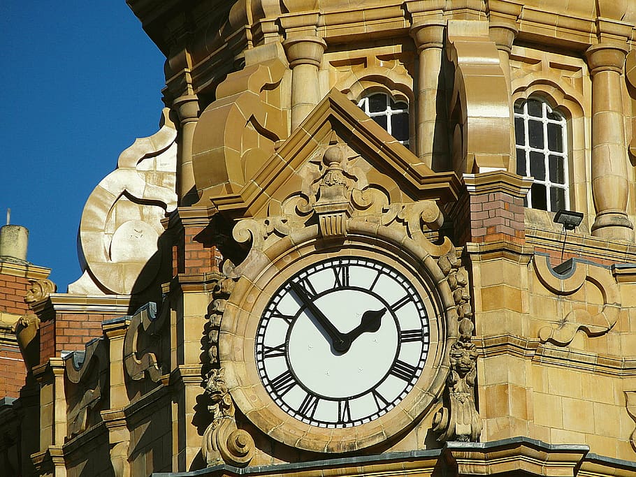 Time building. Лонсестон Town Clock. Замок с часами. Архитектура часики. Часы на здании.