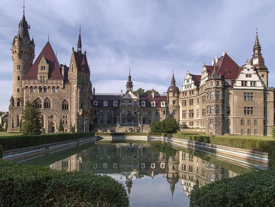 architectural features of Moszna Castle