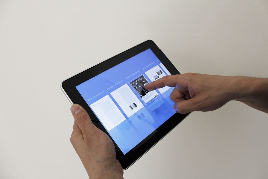 pessoa segurando tablet, Ios, Ipad, App, Tablet, Apple, Móvel, tecnologia, internet, toque