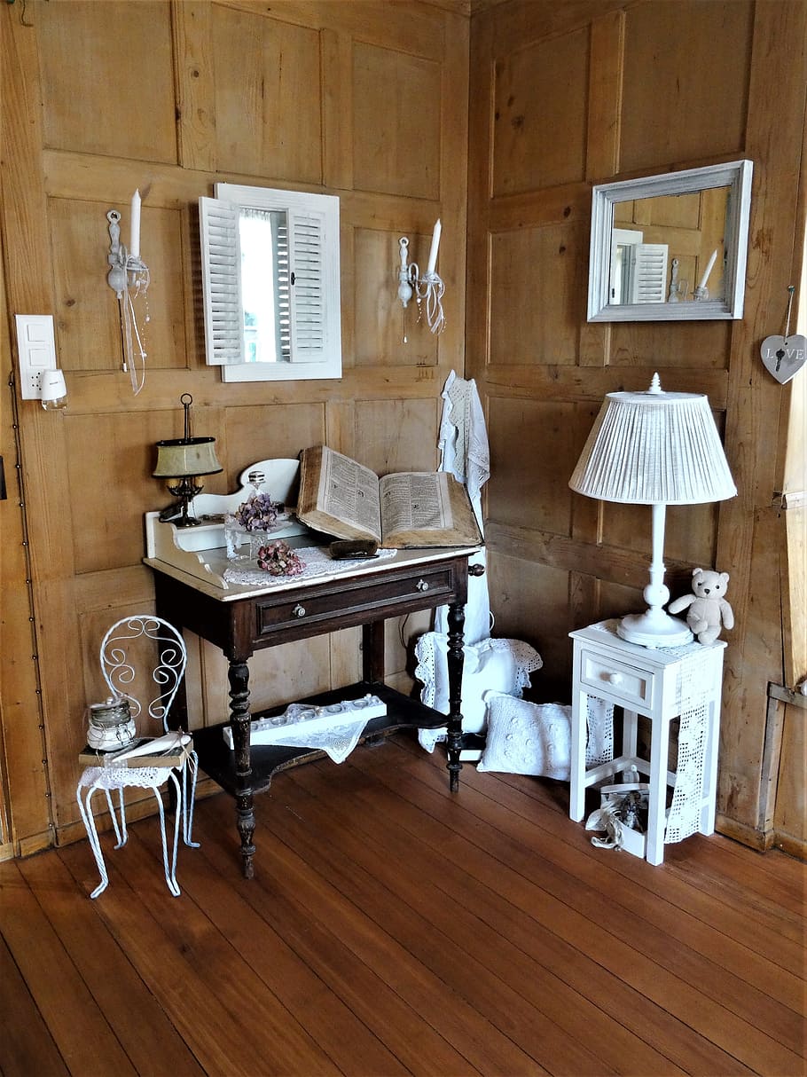 Sala de estar, vintage, viejo, muebles, muebles viejos, nostálgico, escritorio, lámpara de pie, interior, hogar Interior