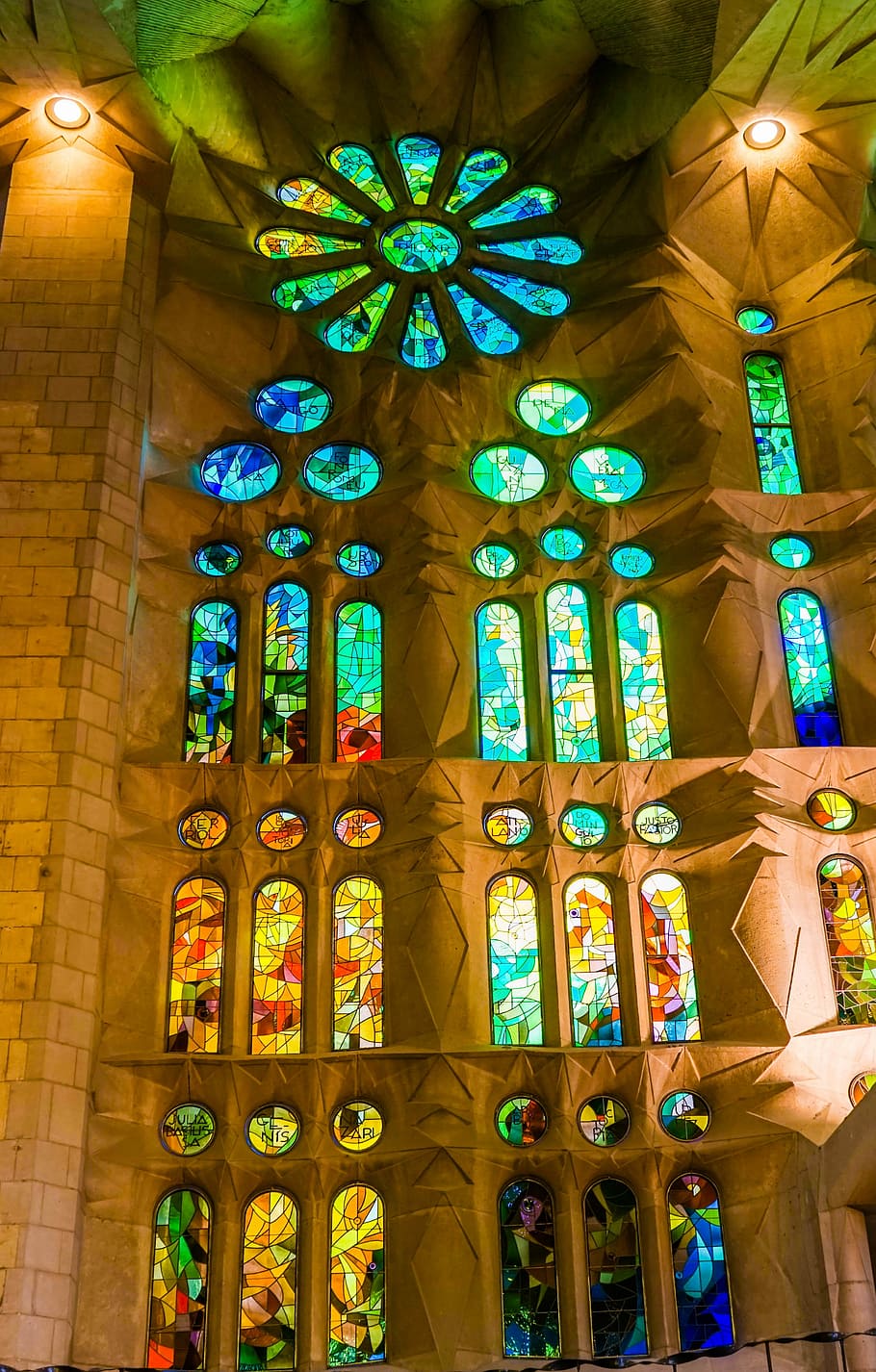 sagrada familia cathedral, Sagrada Familia, Cathedral, Barcelona, architecture, church, famous, religion, catholicism, landmark