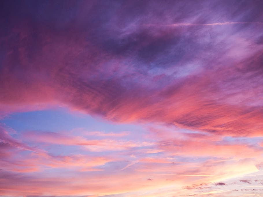 formación de nubes púrpuras, resplandor crepuscular, puesta de sol, cielo, nubes, clima, estado de ánimo, rojo, púrpura, violeta