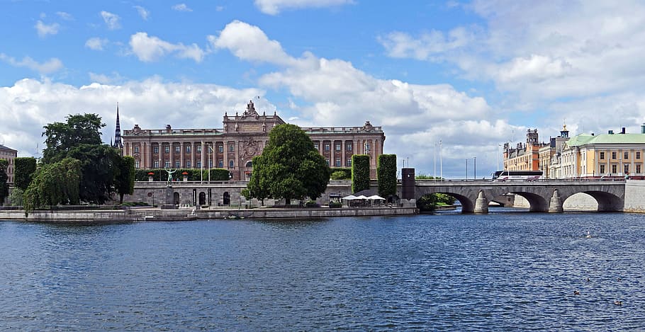 Estocolmo, Parlamento, isla, Reichstag, isla del parlamento, central, Stadtmitte, puentes, arquitectura, centro de la ciudad