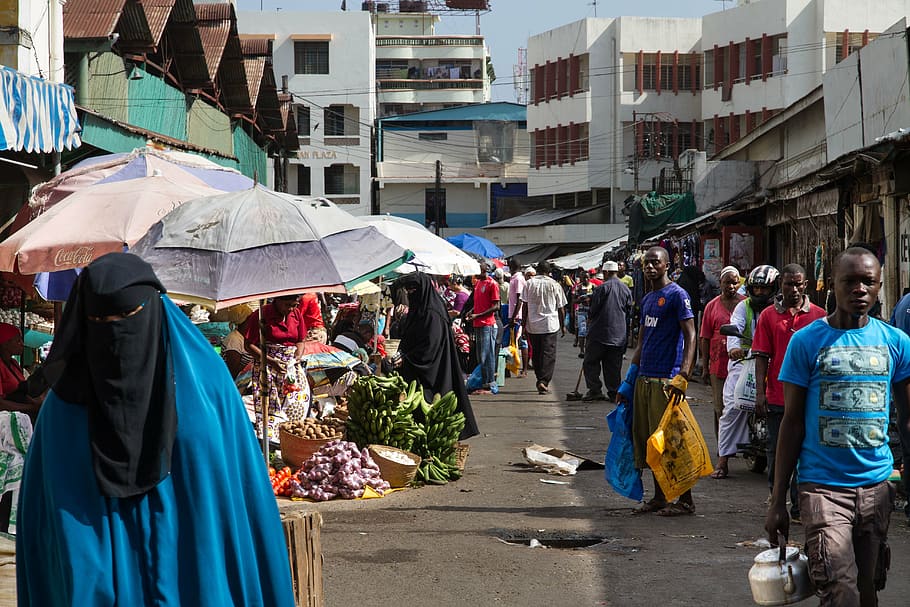 pessoas, andando, rua, casas, dia, mercado, mombasa, compra, quênia, áfrica