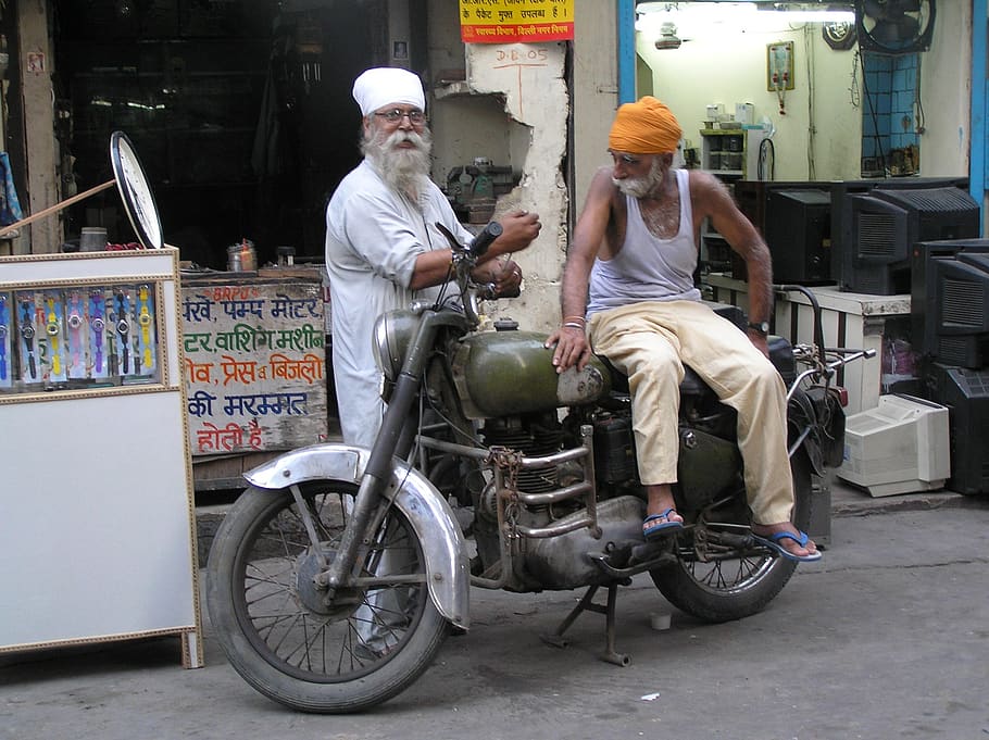 india, delhi, man on motcycle, transport, new delhi, real people, mode of transportation, casual clothing, men, transportation