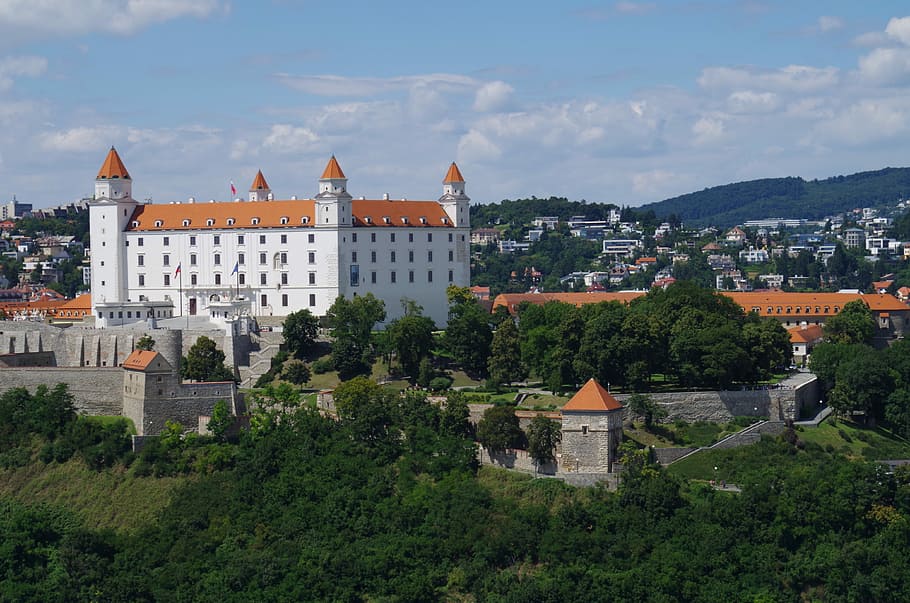 Bratislava, Slovakia, Kastil, arsitektur, eksterior bangunan, struktur yang dibangun, tidak ada orang, di luar ruangan, hari, pohon