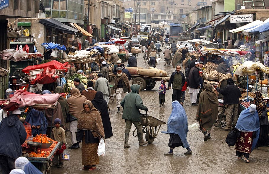 人々, 身に着けている, ケープ, 歩く, 通り, 市場, アフガニスタン, 町, 市, 商人