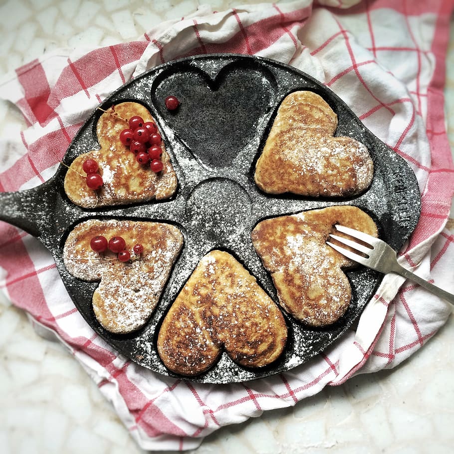 heart-shape cooking pan, platelets, american pancakes, pancakes, griddle, heart, breakfast, brunch, eierkuchen, pfannkuchen
