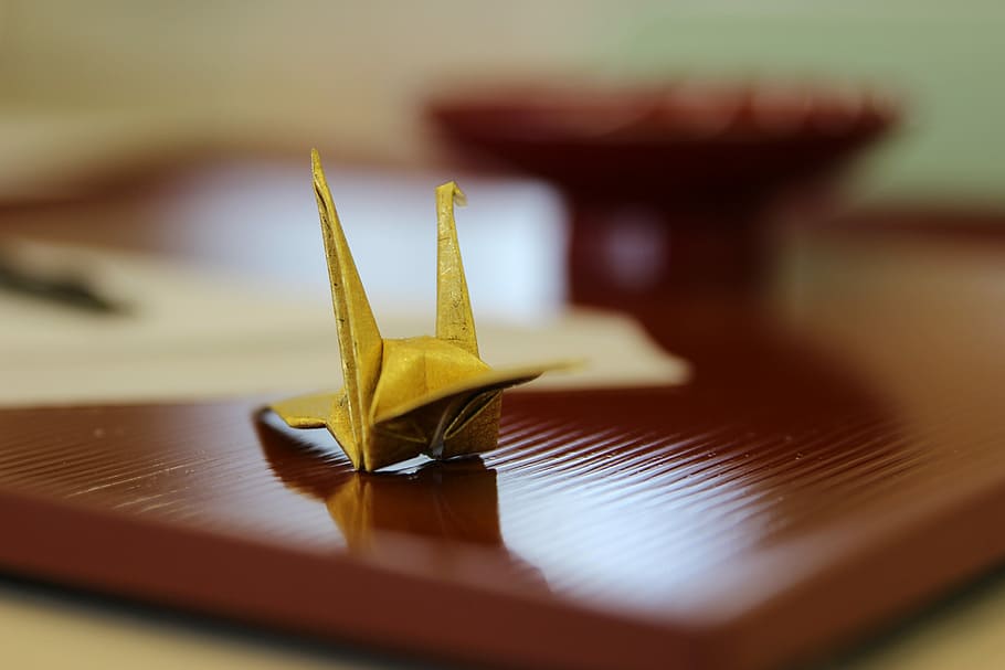 Origami, Crane, Jepang, Peta, fokus selektif, di dalam ruangan, tidak ada orang, berwarna emas, close-up, hari