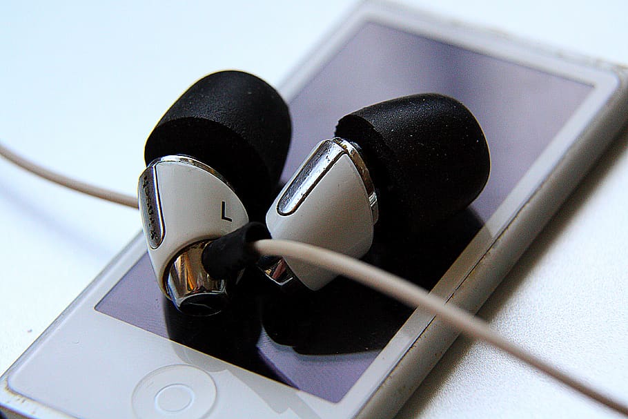 i-pod, in-ears, music, earphones, headphones, mp3, in-ear headphones, sound, audio, listen to music