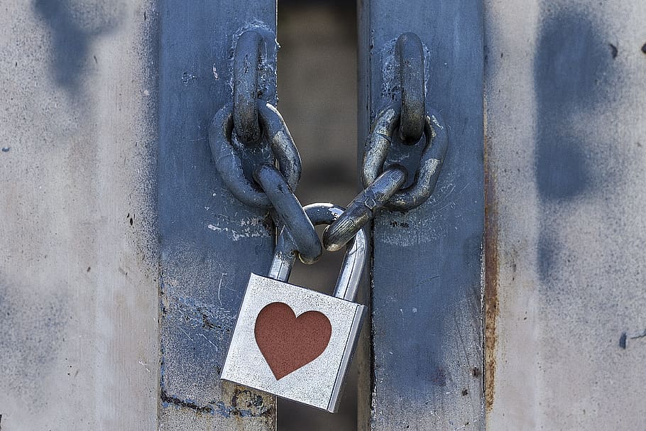 close-up photo, heart-printed padlock, lock, padlock, heart, metal, grunge, spray paint, metallic, gate