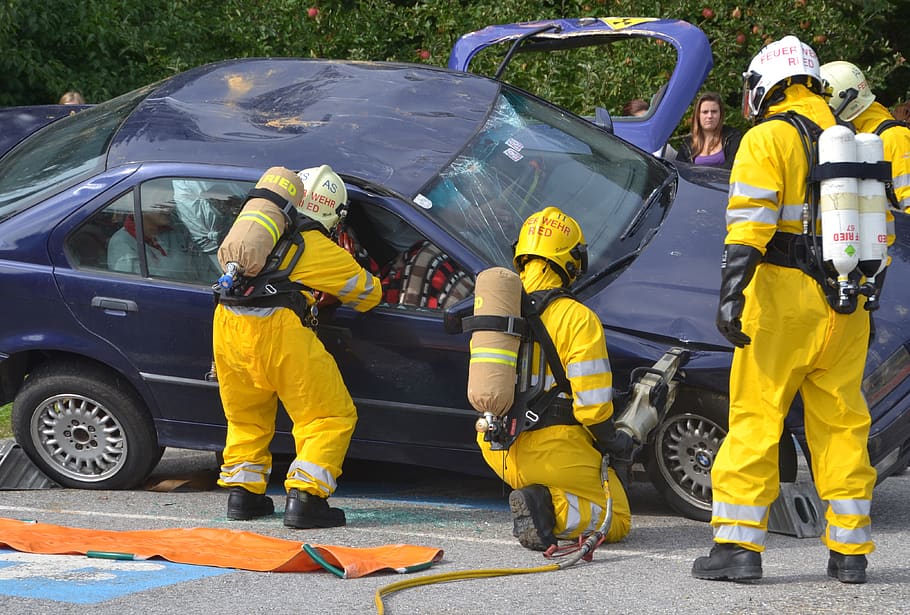 auto, accident, car accident, traffic accident, fire, exercise, use, salvage, mountain scissors, respiratory protection