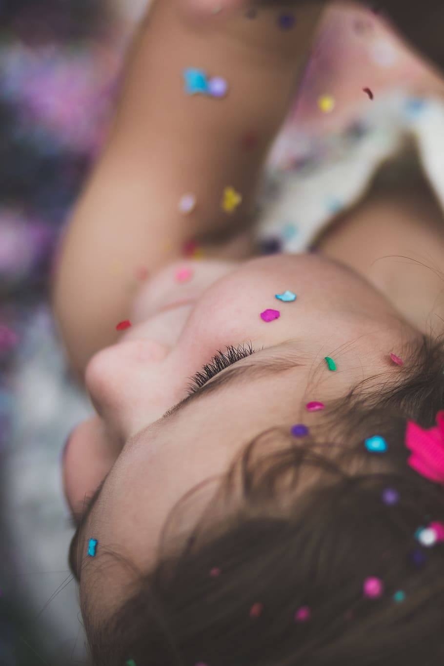 selective, focus photography, girl, glitters, child, confetti, birthday, party, happy, cute