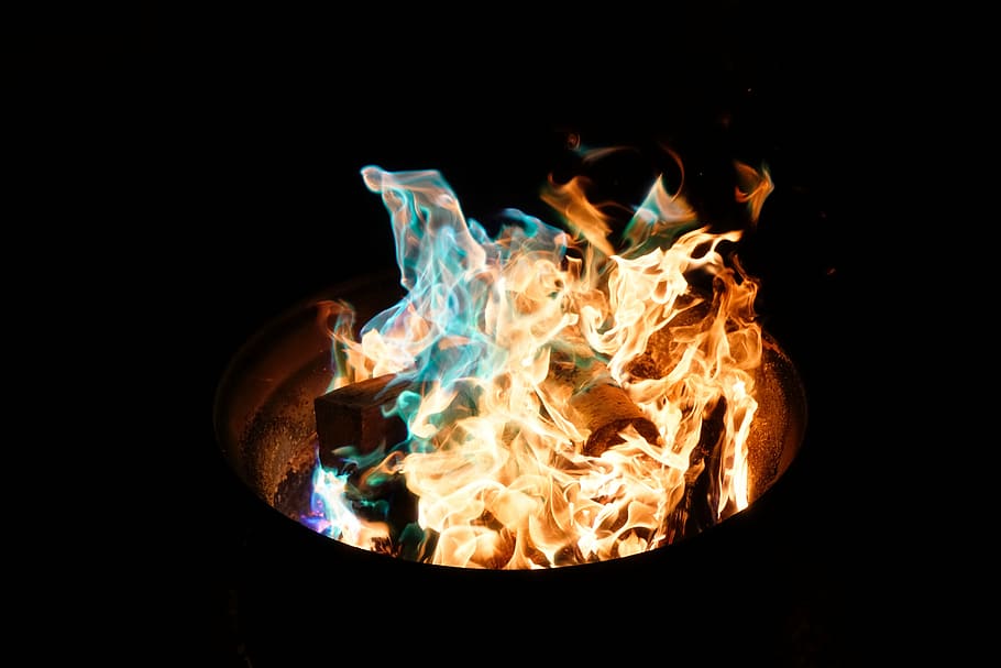 Hueso, fuego, llama, carbón, ceniza, humo, calor, hoguera, fogata, camping