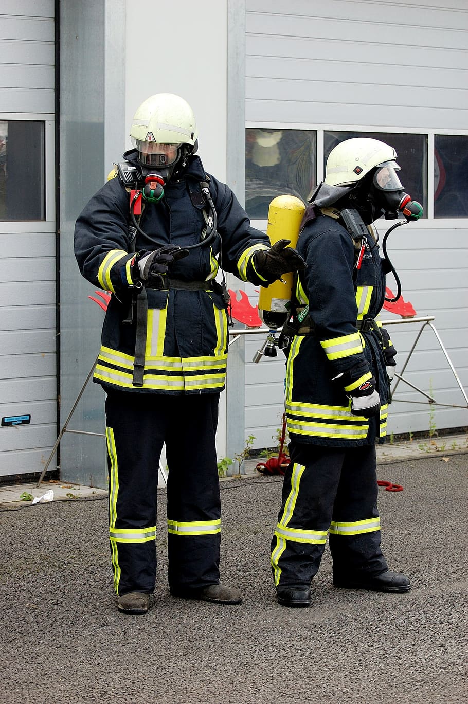 fire, firefighters, feuerloeschuebung, breathing apparatus, respiratory protection, occupation, firefighter, helmet, protection, security