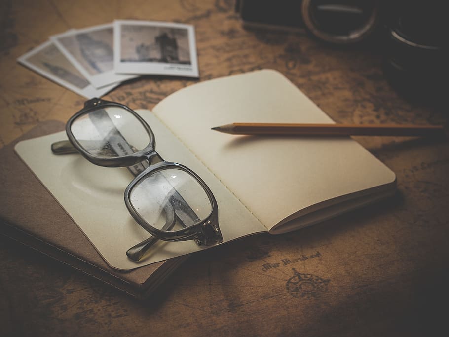 kacamata pada paspor, tua, retro, antik, vintage, klasik, foto, peta, perjalanan, catatan