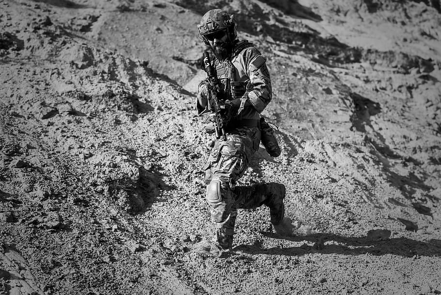 soldier, carrying, rifle, walking, sand, war, desert, guns, gunshow, action