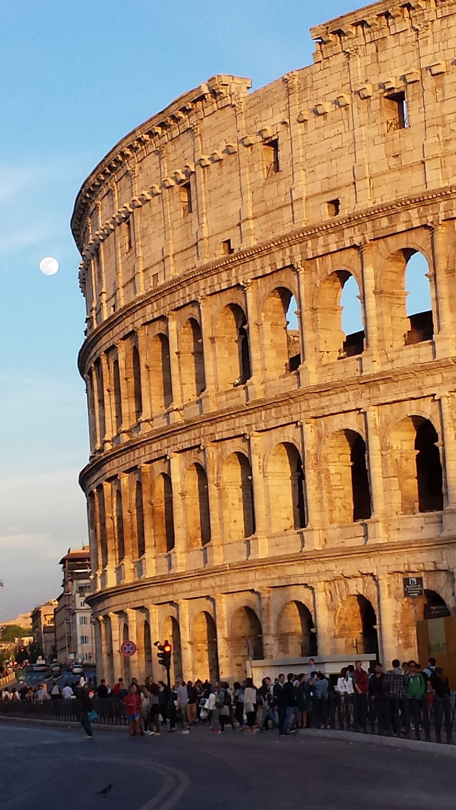 coliseo, colloseo, rrome, roma, arquitectura, antigua, luna llena, italia, italiano, hito