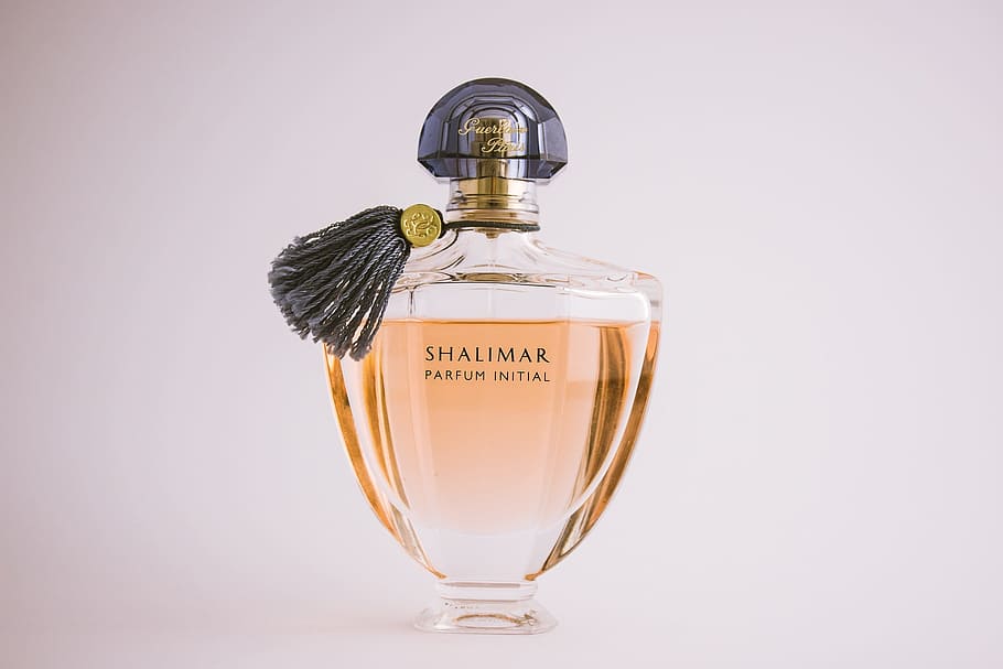 Shalimar Parfum, inicial, botella de fragancia, blanco, fondo, perfume, fragancia, lujo, vidrio, botella