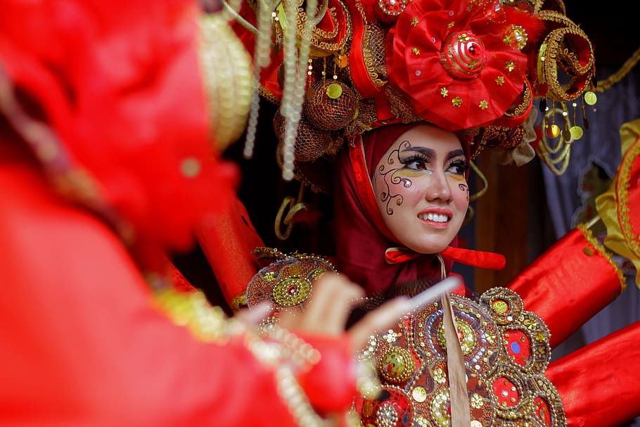 wanita, mengenakan, merah, sandaran kepala, karnaval, budaya, indonesia, seni, kegembiraan, wajah