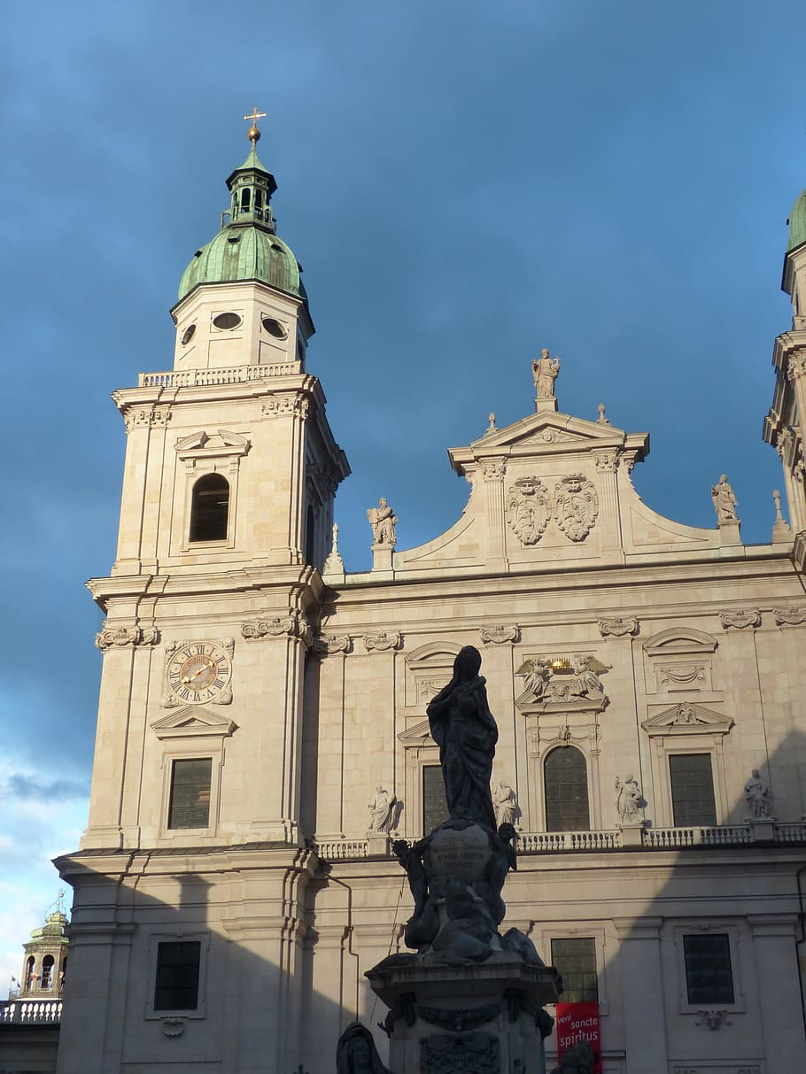Salzburg Cathedral, Facade, Evening Sun, illuminated, cathedral square, barockklassizirend, west factory, figural decorations, towers, gorgeous