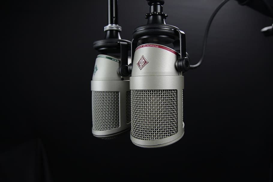 dois, microfones de prata condensador, microfone, rádio, transmissão, estúdio, mídia, comunicação, discurso, radiodifusão