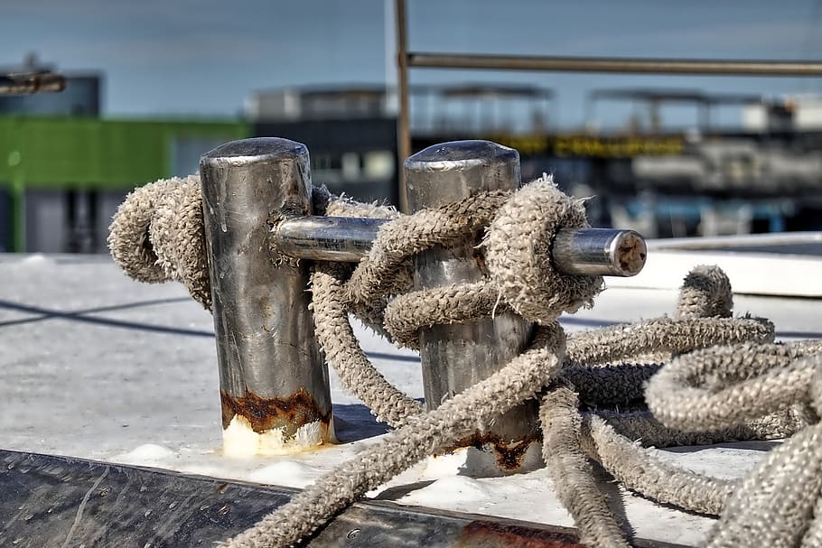 gray rope, focus on foreground, rope, day, water, nature, metal, sunlight, railing, close-up