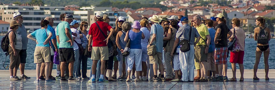 multidão, pessoas, em pé, corpo, agua, turismo, colorida, Zadar, Croácia, estilo de vida