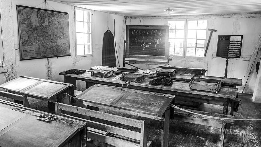 foto em escala de cinza, sala de aula, escola, sala de aula antiga, quadro-negro, oficina, suíça, treinamento, currículo, saber