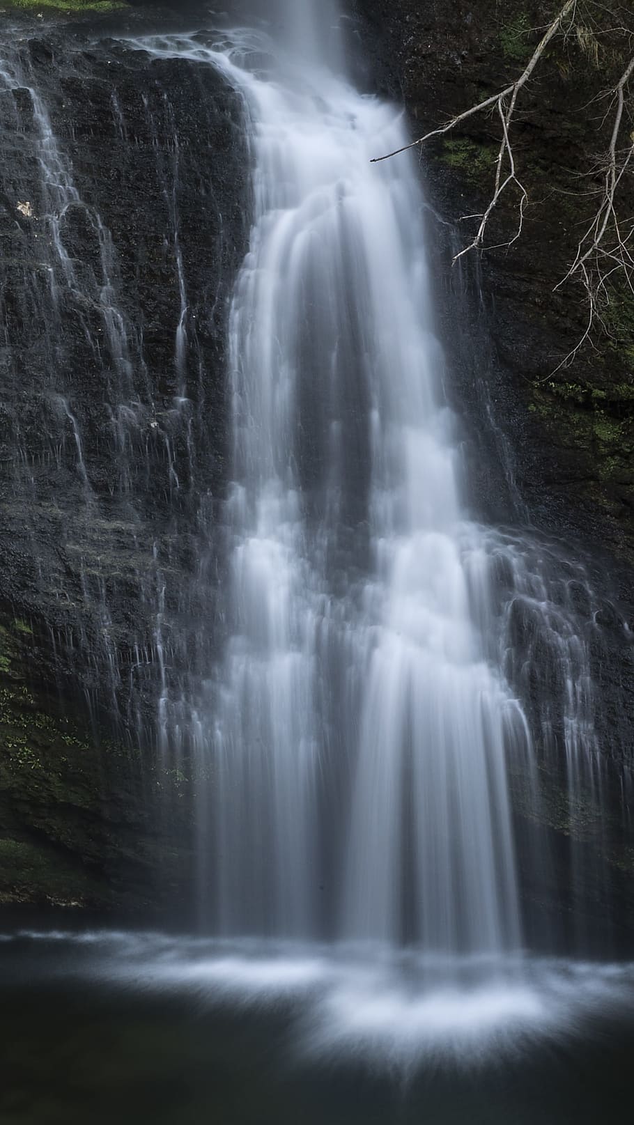 Стремительный водопад. Вода водопад. Быстрый водопад. Фото в движении природа. Водопад под водой.