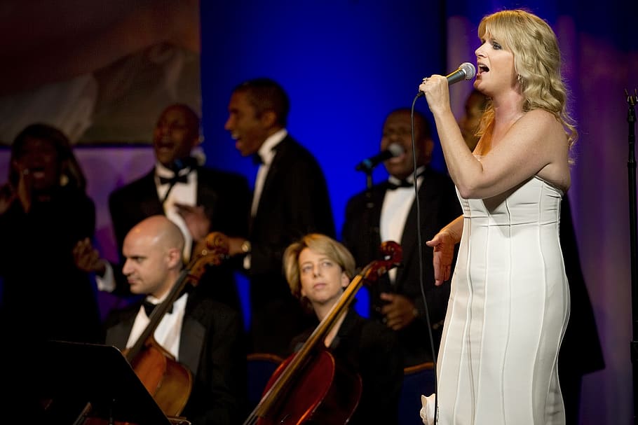 woman, singing, orchestra, trisha yearwood, country, music, singer, entertainer, band, performance