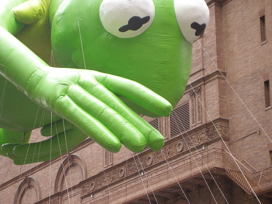 kermit, thanksgiving day, parade, balloons, green color, day, built structure, nature, architecture, human hand