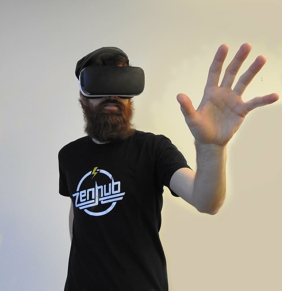 homem, vestindo, preto, foto de close-up de fone de ouvido vr, realidade virtual, samsung gear, tecnologia, futuro, gesticulando, tiro do estúdio