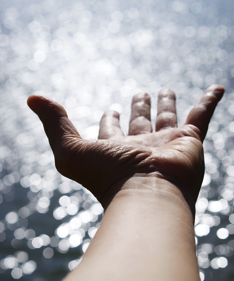 mano, izquierda, dedos, bofetada, agua, lago, sol, reflejos, bokeh, parte del cuerpo humano