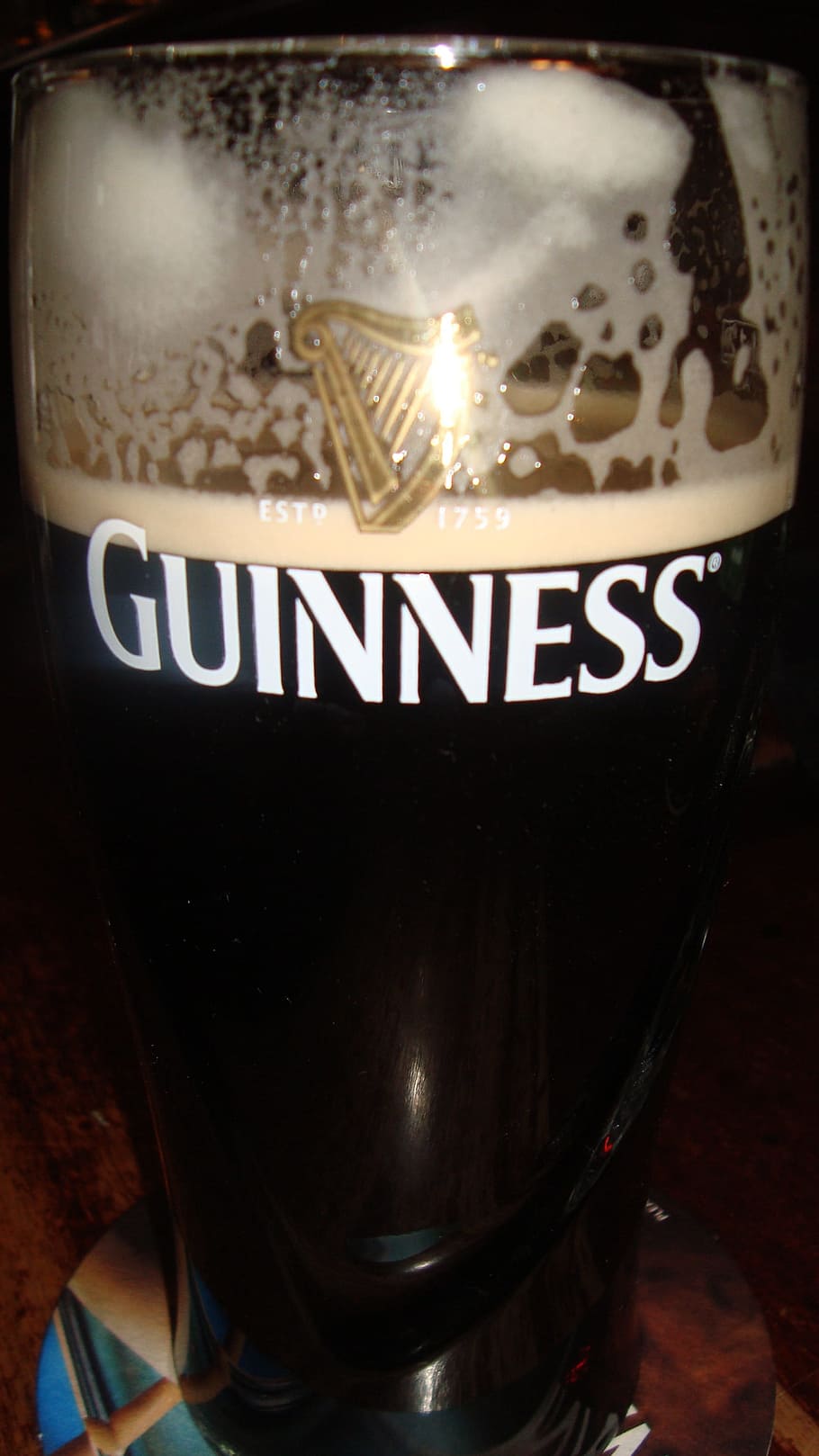 Guinness, pinta, cerveza, vidrio, alcohol, líquido, cerveza dorada, bebida, espuma, taza