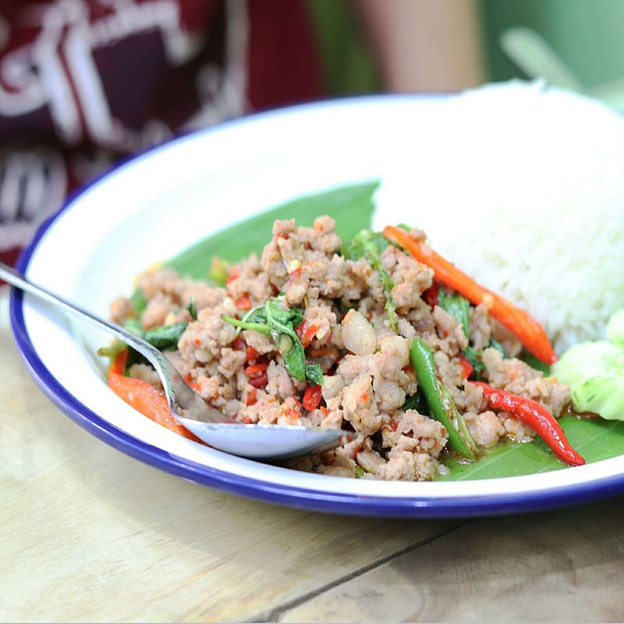 albahaca de cerdo, hojas de albahaca, thaifood, sabroso, comida de tailandia, comida, cocina, pimienta, chile, picante