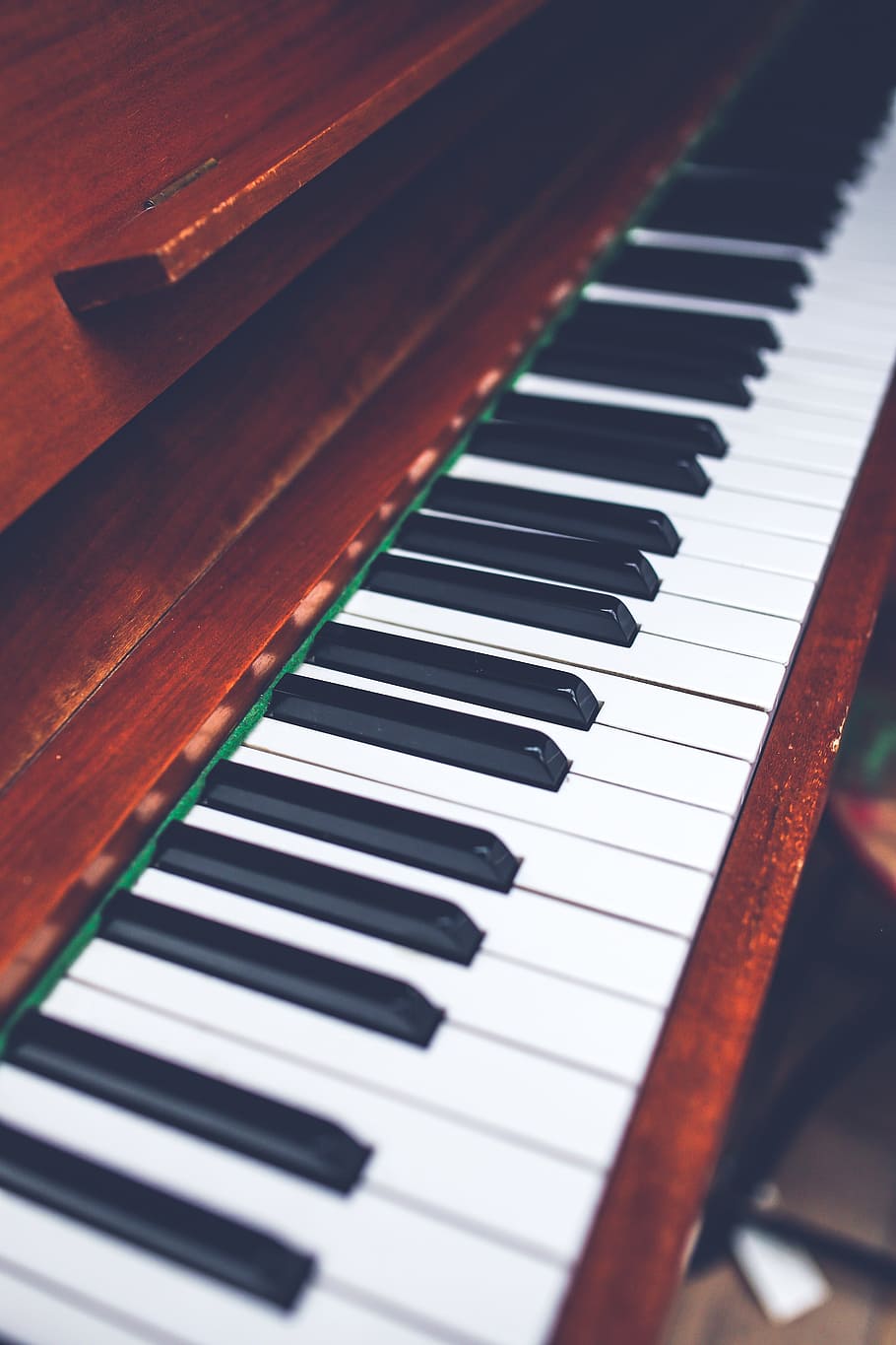brown wooden piano, piano, keyboard, keys, music, artist, art, compose, composition, musical instrument