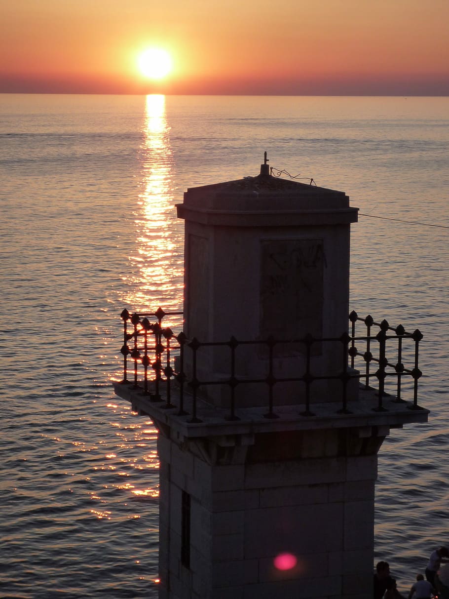 灯台, 海, ロヴィニ, 日没, クロアチア, 夜, 自然, 夕暮れ, 海岸線, 水