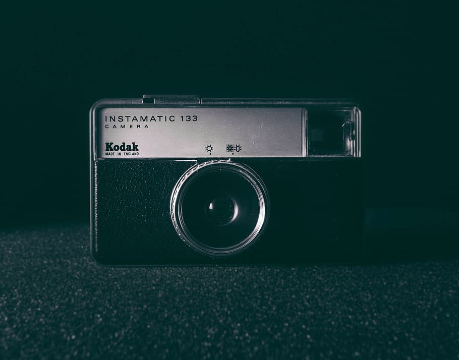 cámara, vintage, lente, kodak, instamatic, fotografía, fotógrafo, tecnología, interiores, primer plano